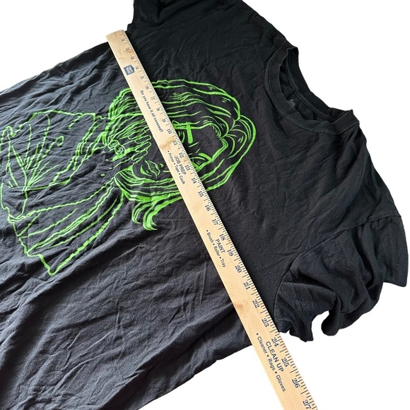 Billie Eilish Green Anime Sketch Boxy Black Music Tour T-Shirt 2021 Size L D548 - Picture 6 of 7